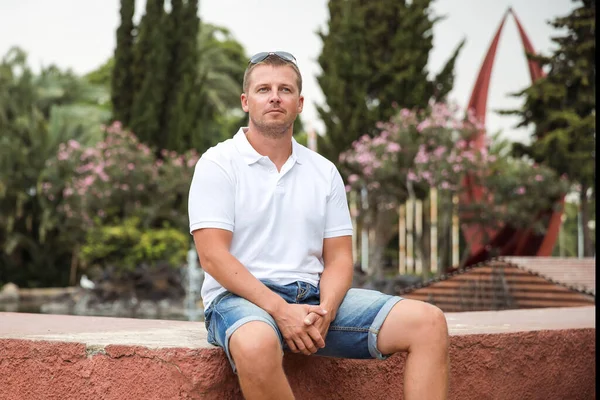 Şehir Parkı içinde bir adam portresi