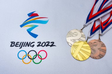 BEIJING, ÇİN, HAZİRAN 1, 2022: Pekin 2022 Kış Olimpiyatları 'nda madalya töreni