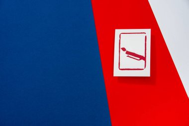 Kırmızı arka planda Luge Pictogram. Çin 'de kış sporu oyunu. Duvar kağıdı düzenleme alanı. mavi, kırmızı ve beyaz renkler