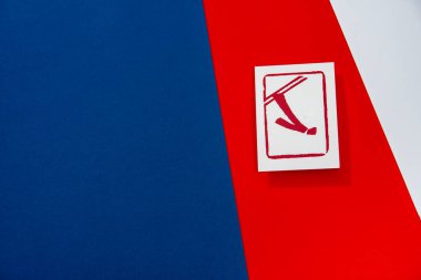 Kırmızı arka planda Freestyle Aerial Pictogram. Çin 'de kış sporu oyunu. Duvar kağıdı düzenleme alanı. mavi, kırmızı ve beyaz renkler