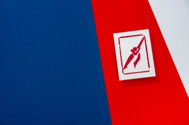 Kırmızı arkaplanda Hız Pateni Piktogramı. Çin 'de kış sporu oyunu. Duvar kağıdı düzenleme alanı. mavi, kırmızı ve beyaz renkler