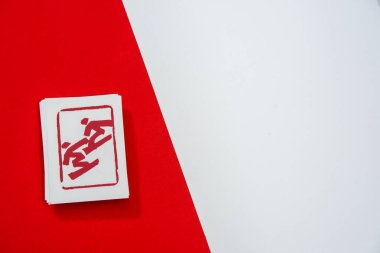 Kırmızı arkaplanda Snowboard Cross Pictogram. Çin 'de kış sporu oyunu. Duvar kağıdı, beyaz düzenleme alanı