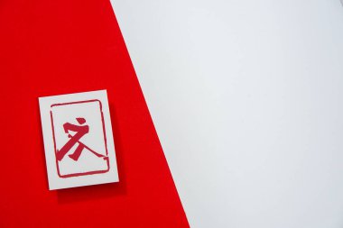 Buz hokeyi resmi ve kırmızı arka plan. Kış oyunu için spor duvar kağıdı