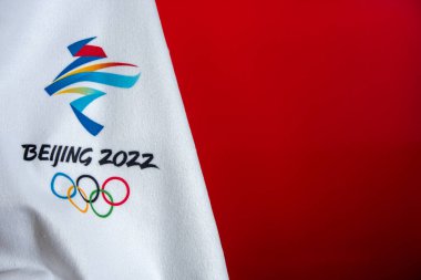 BEIJING, ÇİN, HAZİRAN 1, 2022: Pekin 2022 kış olimpiyatları için arka plan. Kırmızı arkaplan