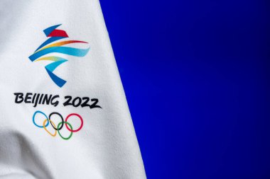 BEIJING, ÇİN, HAZİRAN 1, 2022: Pekin 2022 kış olimpiyatları için arka plan. Siyah ve mavi arkaplan