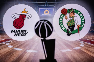 MIAMI, ABD, 16 Mayıs 2022 Miami Heat, Boston Celtics 'e karşı. NBA Doğu Konferansı Finalleri. Basketbol maçı. Ganimet Silueti ve arka plandaki takımların logosu. NBA Playoff 'ları. Final Yolu