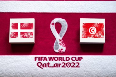 DOHA, Katar, 3. D Grubu: Tunus 'a karşı Danimarka, Education City Stadyumu, Al Rayyan, Katar 2022' de FIFA Dünya Kupası, ulusal bayraklarla futbol maçı, düzenleme alanı ile pankart. Futbol duvar kâğıdı