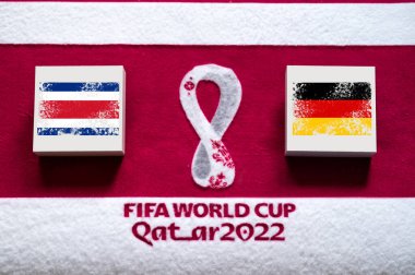 DOHA, Katar, 3. Grup E: Kosta Rika Almanya 'ya karşı, Al Bayt Stadyumu, Al Khor, Katar 2022 FIFA Dünya Kupası, ulusal bayraklarla futbol maçı, kurgu alanı ile pankart. Futbol duvar kâğıdı