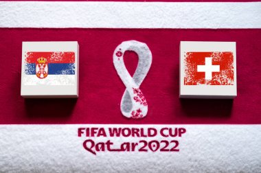 DOHA, Katar, 3. H Grubu: Sırbistan İsviçre 'ye karşı, 974 Stadyumu, Doha, 2022 Katar' da FIFA Dünya Kupası, ulusal bayraklarla futbol maçı, kurgu alanı ile pankart. Futbol duvar kâğıdı