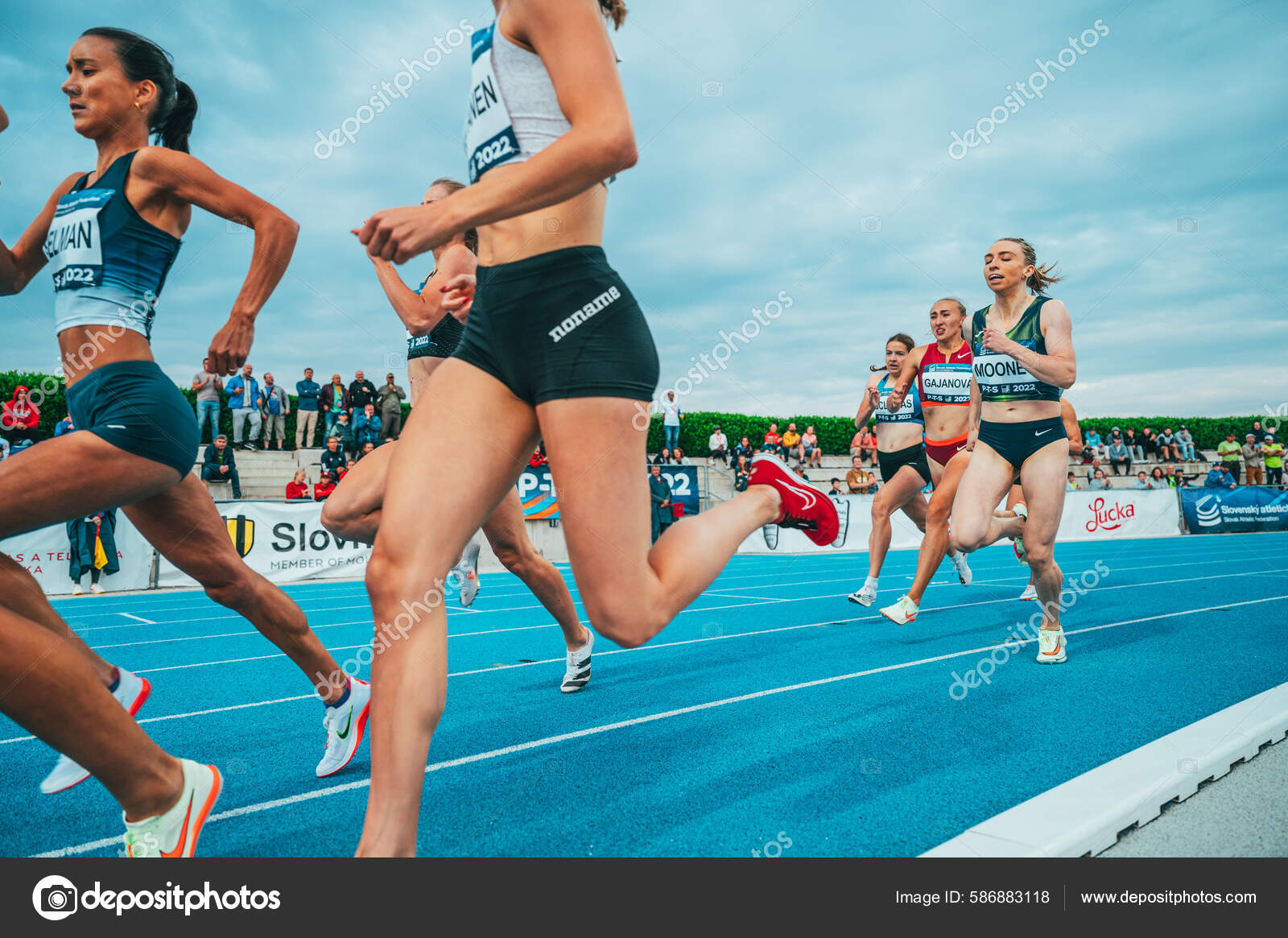 Adidas shoes 2018 women's 800m hotsell