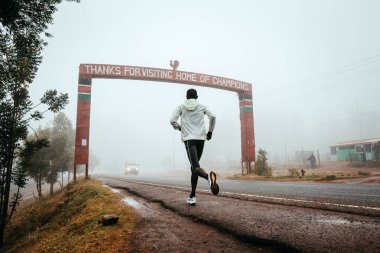 Yazılı koşucu Iten 'i ziyaret ettiğiniz için teşekkürler, şampiyonların evi, Kenya' da antrenman. Maraton koşusu, resimli fotoğraf