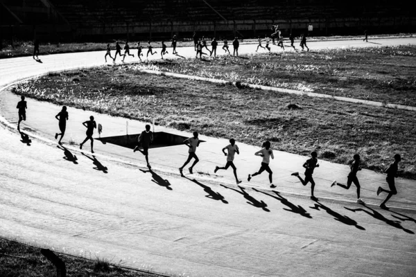 Trening Biegowy Kenii Grupa Kenijskich Maratończyków Przygotowuje Się Wyścigu Sesja — Zdjęcie stockowe