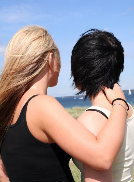 Two young women — Stock Photo, Image