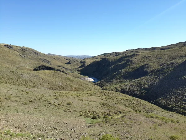 Rivière dans les montagnes — Photo