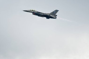 NATO Günleri, OSTRAVA, Çek Cumhuriyeti-18 Eylül 2021: Saab JAS-39 Gripen Macar Hava Kuvvetleri Leos Janacek Havalimanı Ostrava. Saab JAS-39 Gripen çok delikli avcı uçağı gökyüzünde evrimleşiyor..