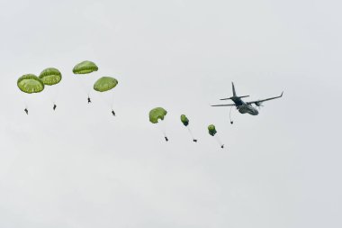 NATO Günleri, OSTRAVA, Çek Cumhuriyeti-18 Eylül 2021: Leos Janacek Havaalanı Ostrava 'daki Casa C-295 Çek Hava Kuvvetleri. Casa C-295 orta seviye bir taktik nakliye uçağıdır..