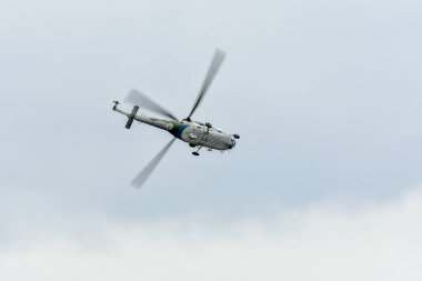 Ostrava, Çek Cumhuriyeti - 18 Eylül 2021: Çek Hava Kuvvetleri 'nden Çek Helikopter W-3A SOKOL' un helikopteri W-3A SOKOL, 2021 NATO Günleri boyunca Ostrava 'da kurtarma ekipleri ile birlikte.