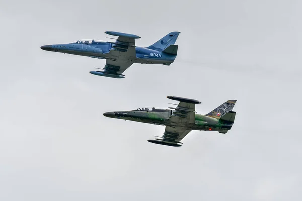 NATO Günleri, OSTRAVA, Çek Cumhuriyeti-18 Eylül 2021: Leos Janacek Havaalanı Ostrava 'daki Aero L-159 Çek Hava Kuvvetleri. Aero L-159 Alca, ses altı hafif savaş uçağı ve gelişmiş bir eğitmen..