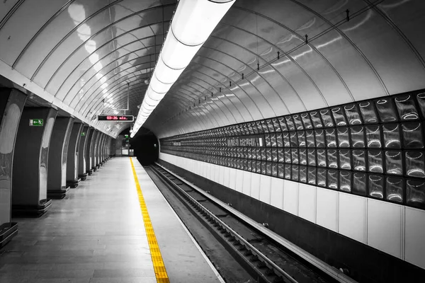 Estación Metro Iluminada Transporte Público Praga República Checa —  Fotos de Stock