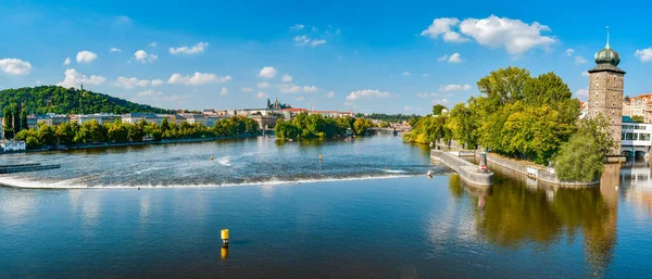 Jardines Petrin Hradjalá Vista Desde Puente Jiraskuv Sobre Río Moldava —  Fotos de Stock