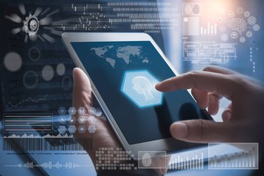 Yapay zeka, büyük veri, internetteki ıvır zıvırlar. Kimlik dokunuşuyla dijital kullanan adam, büyük veri ve derin öğrenme, dizüstü bilgisayarda fütüristik teknoloji arka planına sahip kodlama