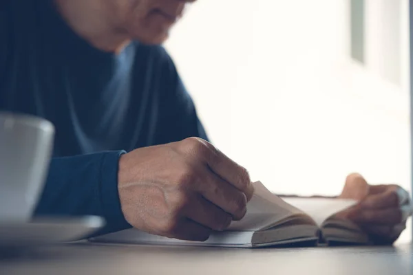 Closeup Image Young Asian Man Reading Book Casual Man Student — Foto Stock