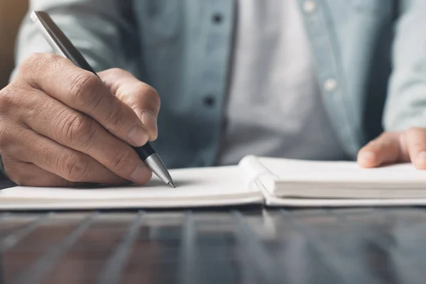 Close Business Man Writing Paper Notebook Pen — Foto Stock