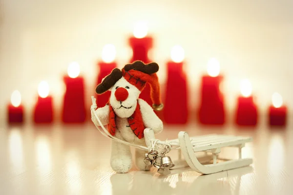 Juguete de renos navideños con trineo. Decoración en miniatura . — Foto de Stock