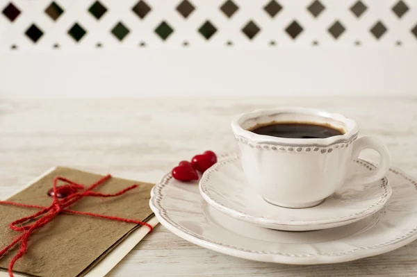 Aftelkalender voor Valentijnsdag verrassing thee set op witte achtergrond — Stockfoto