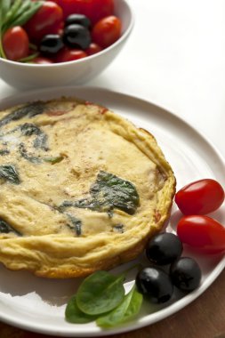 omlet ıspanak zeytin ve domates ile 