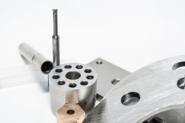 metal flanşlar ve pirinç somun. metal işleme freze sanayi