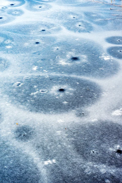 Ice ornate on frozen river.Outdoors. — Stock Photo, Image