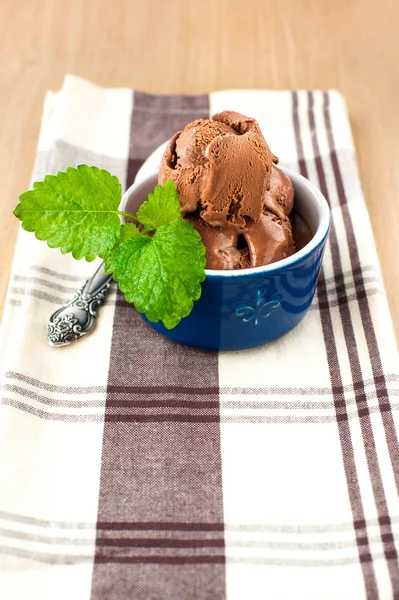 Chocolate ice-cream in porcelain bowl. Closeup. — Stock Photo, Image