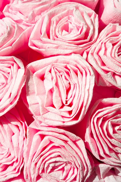 Pink roses from crepe paper. Decorative flowers. Closeup. — Stock Photo, Image