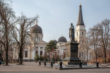 Kont Vorontsov 'un Katedral Meydanı' ndaki anıtı. Odessa
