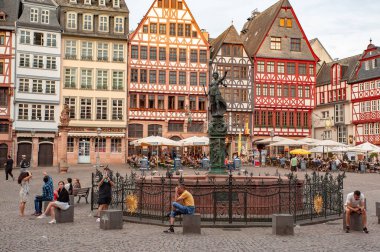 Roemerberg. Eski şehrin meydanı. Frankfurt ben Main 'im. Almanya