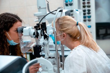 Kapsamlı yetişkin göz ve görüş muayenesi taraması