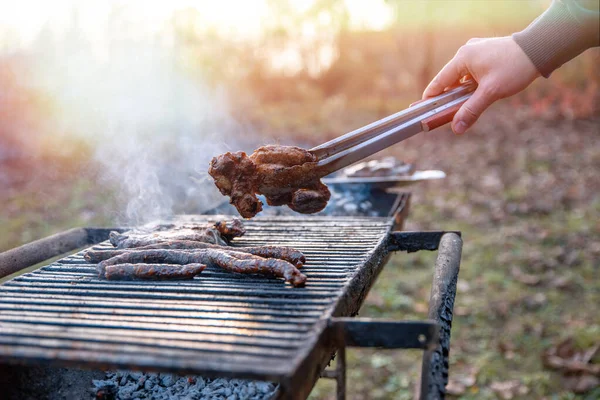 Preparare Carne Barbecue Sul Fuoco Griglia All Aperto Copia Spazio — Foto Stock