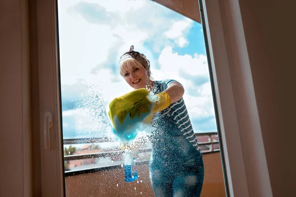 Woman Cleaning Washing Window Glass Housewife Wearing Protective Gloves Washing — Stock Photo, Image