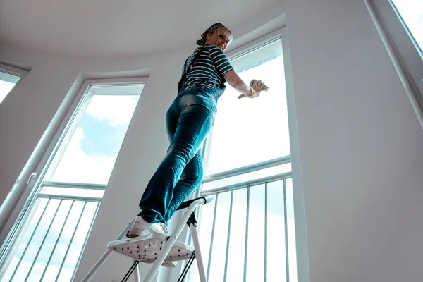 Woman Cleaning Washing Window Glass Housewife Wearing Protective Gloves Washing — Stock Photo, Image