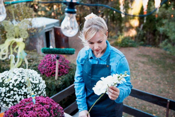 Woman New Business Homegrown Produce Flowers Garden — 스톡 사진