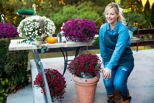 Woman New Business Homegrown Produce Flowers Garden — 스톡 사진