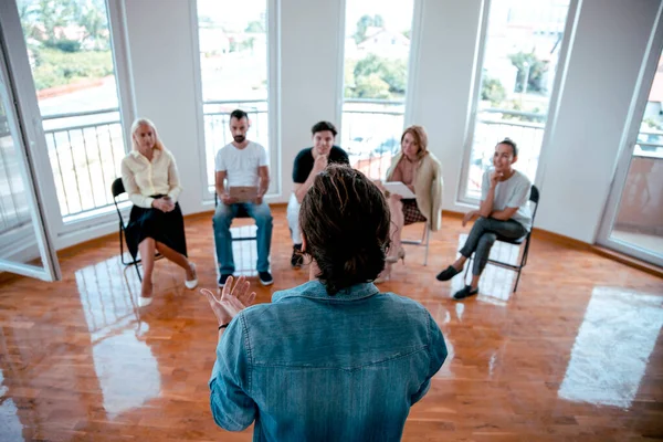 Teacher Speaking Presentation Educate Adult Students Lecture — Stock Photo, Image