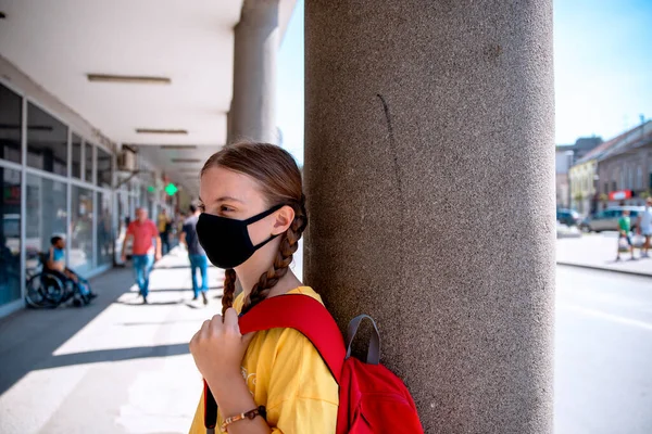 Chica Adolescente Con Máscara Protectora Facial Escuela Adolescente Chica Coronavirus — Foto de Stock