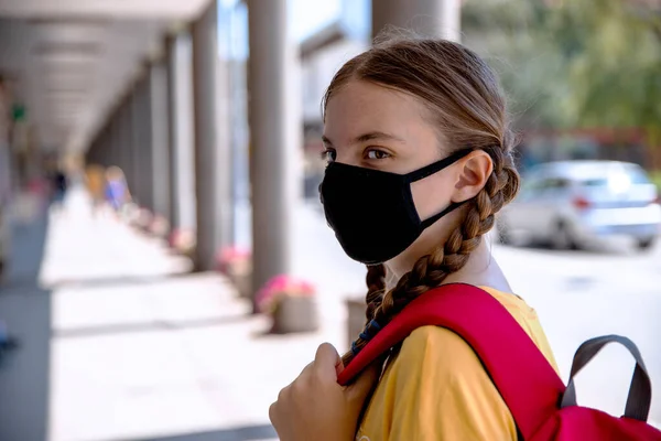 Chica Adolescente Con Máscara Protectora Facial Escuela Adolescente Chica Coronavirus — Foto de Stock