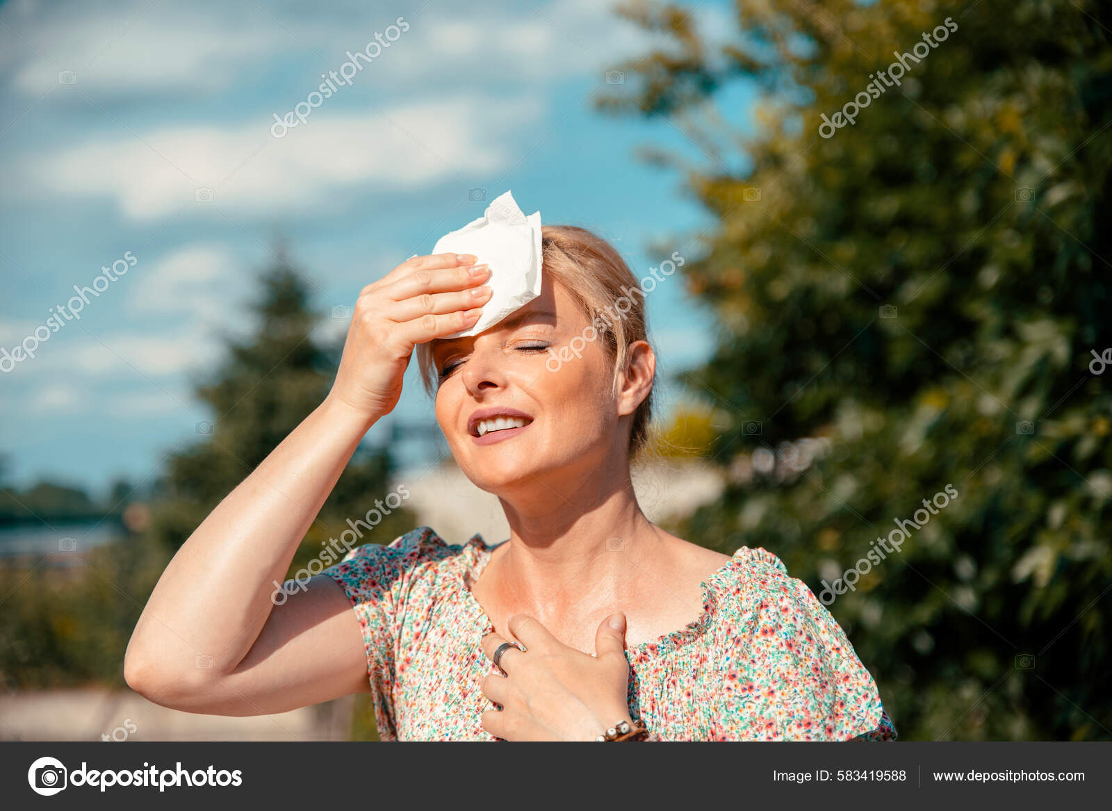 Woman Feeling Bad Pain Heat Woman Heatstroke Having Sunstroke Summer Stock Photo by ©pearlbg0
