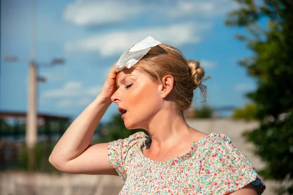 Woman Feeling Bad Pain Heat Woman Heatstroke Having Sunstroke Summer — Stok fotoğraf