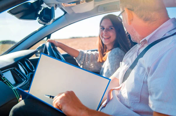 Father Teaching Her Teenage Daughter Drive Car Traveling Together Parent — ストック写真
