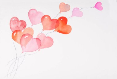 Beyaz arka planda kırmızı tonlarda kalp şeklinde balonlar. Suluboya ile çizim.