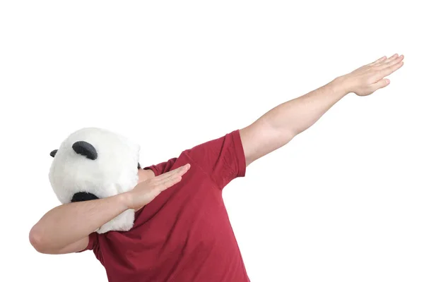 Hombre con una cabeza de máscara panda lanzando movimiento dab, aislado. —  Fotos de Stock